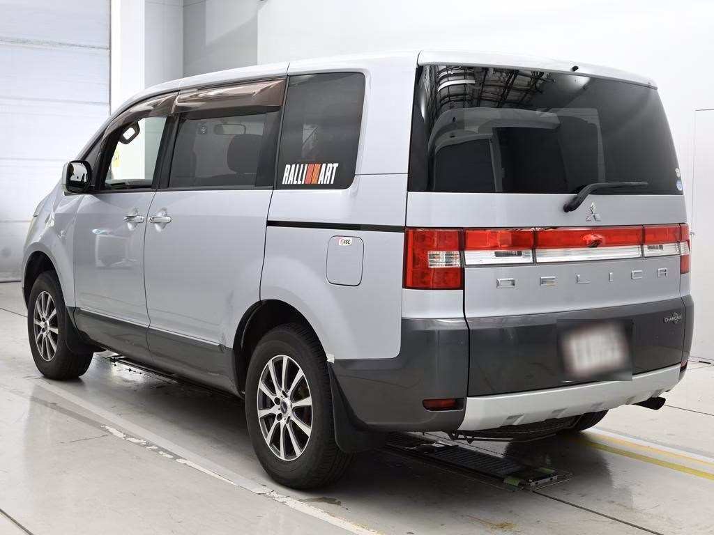 MITSUBISHI DELICA D:5