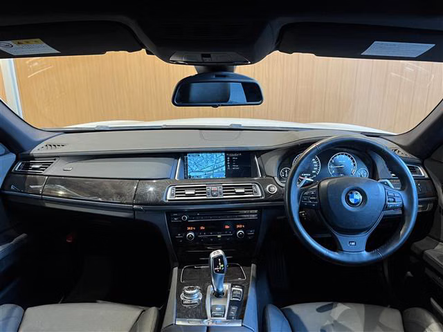 BMW 7-SERIES