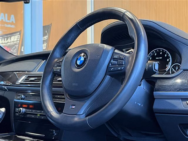 BMW 7-SERIES