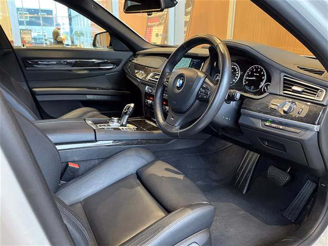 BMW 7-SERIES