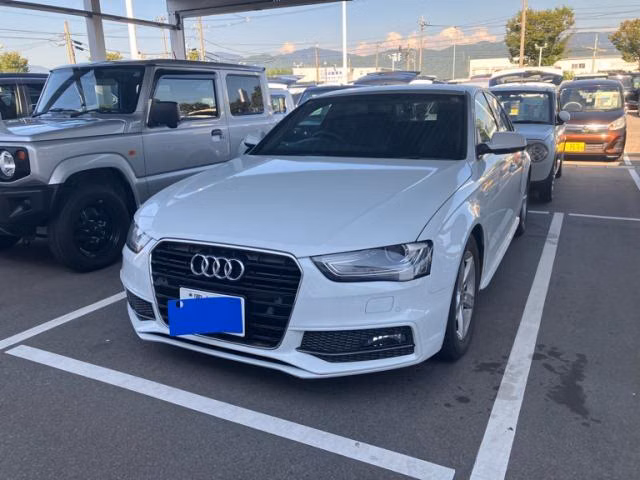 AUDI A4