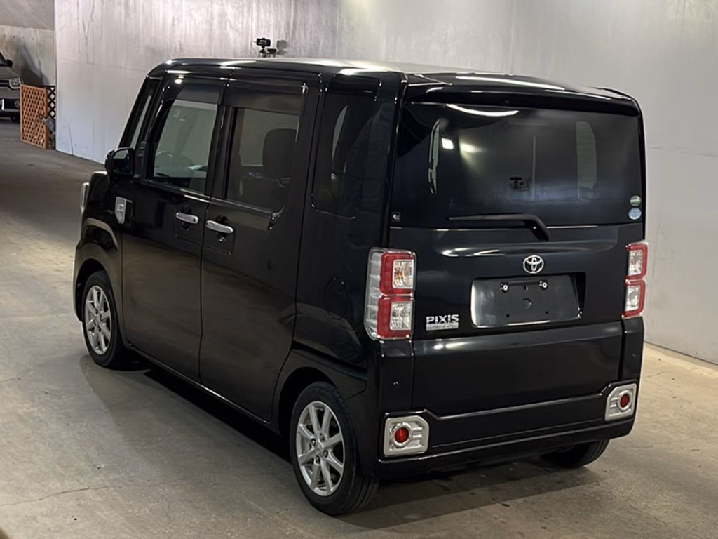 TOYOTA PIXIS MEGA