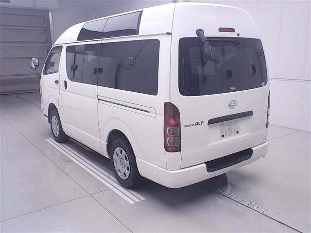 TOYOTA REGIUS ACE