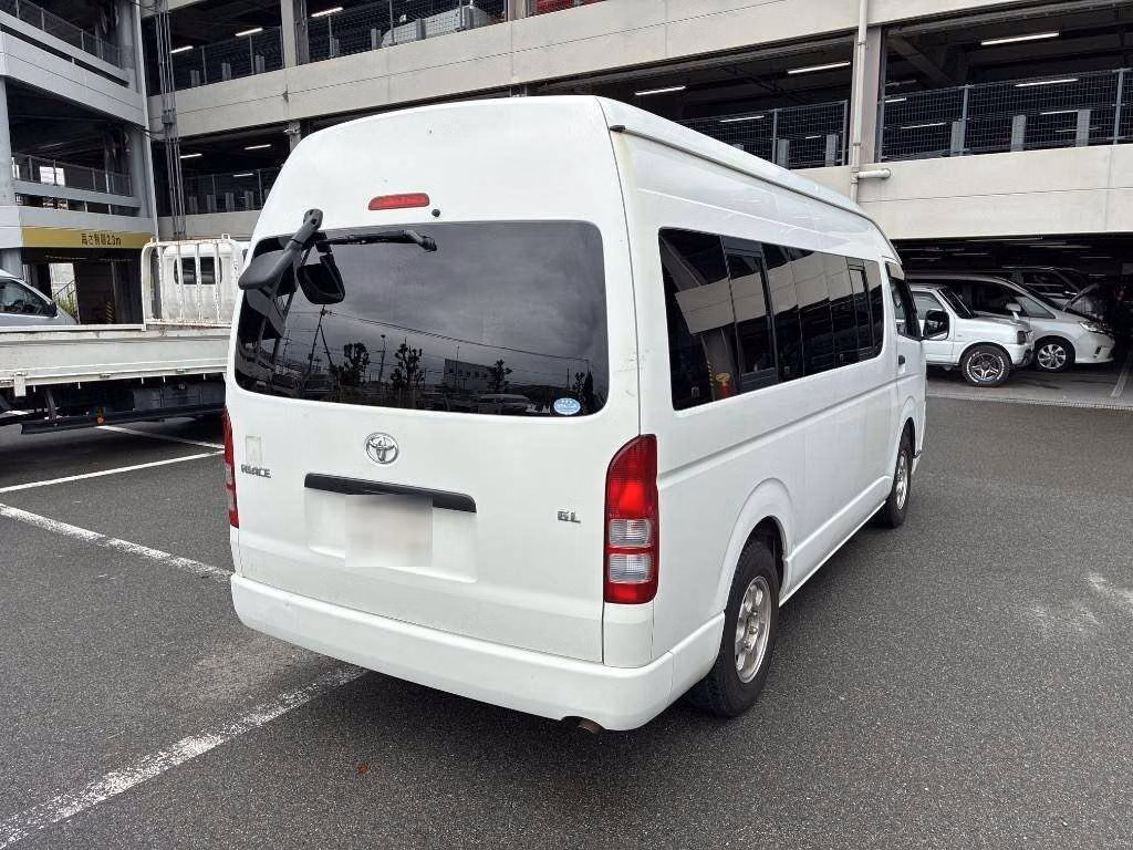 TOYOTA REGIUS ACE