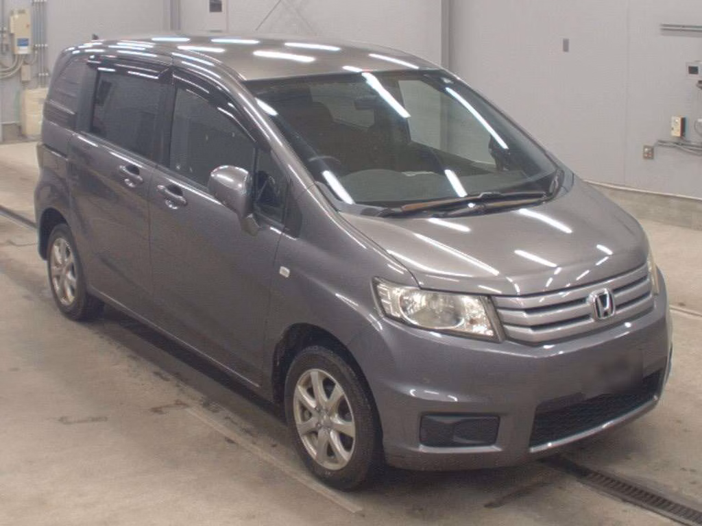 HONDA FREED SPIKE
