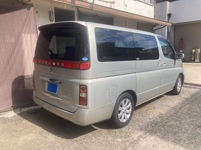 NISSAN ELGRAND