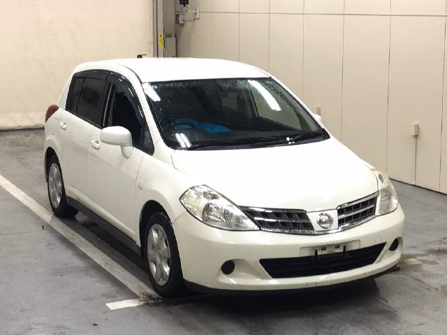 NISSAN TIIDA