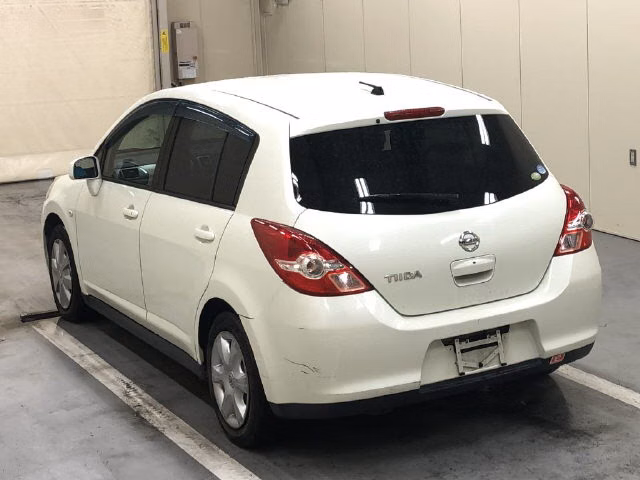 NISSAN TIIDA