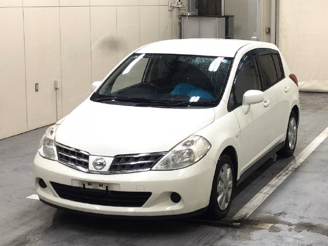 NISSAN TIIDA