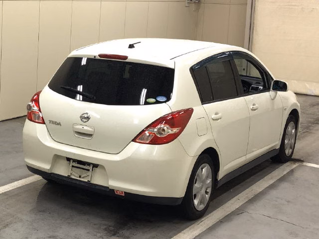 NISSAN TIIDA