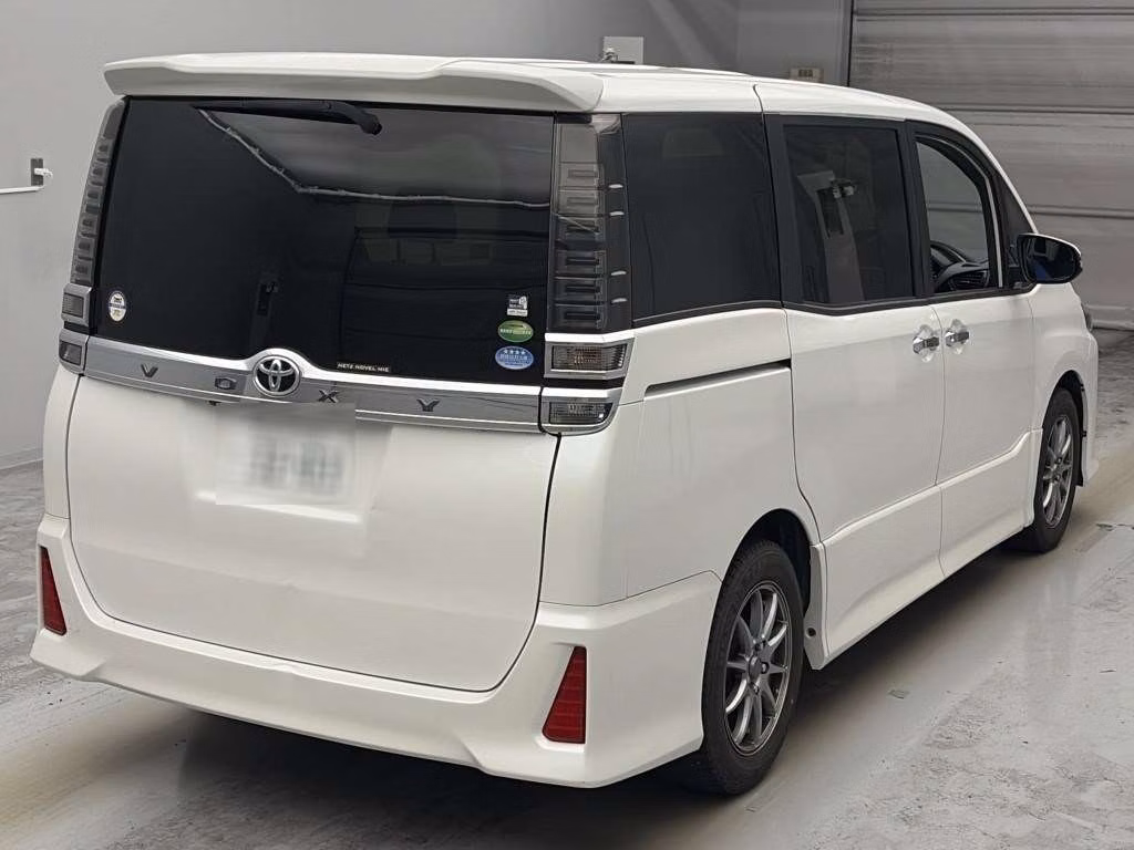 TOYOTA VOXY