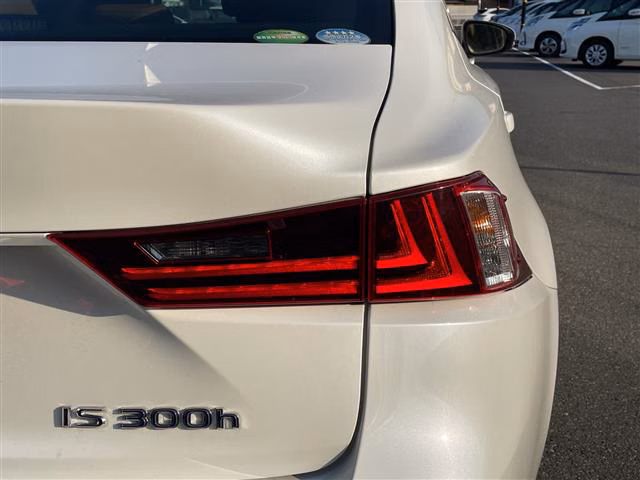 Lexus IS300h