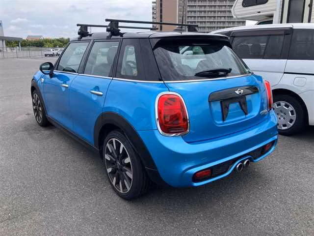 MINI HATCH