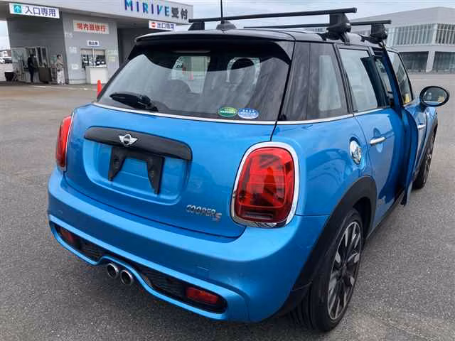 MINI HATCH