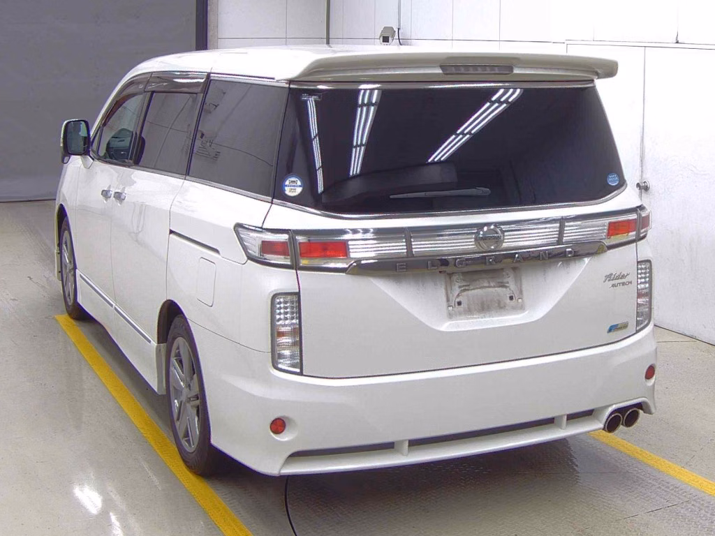 NISSAN ELGRAND