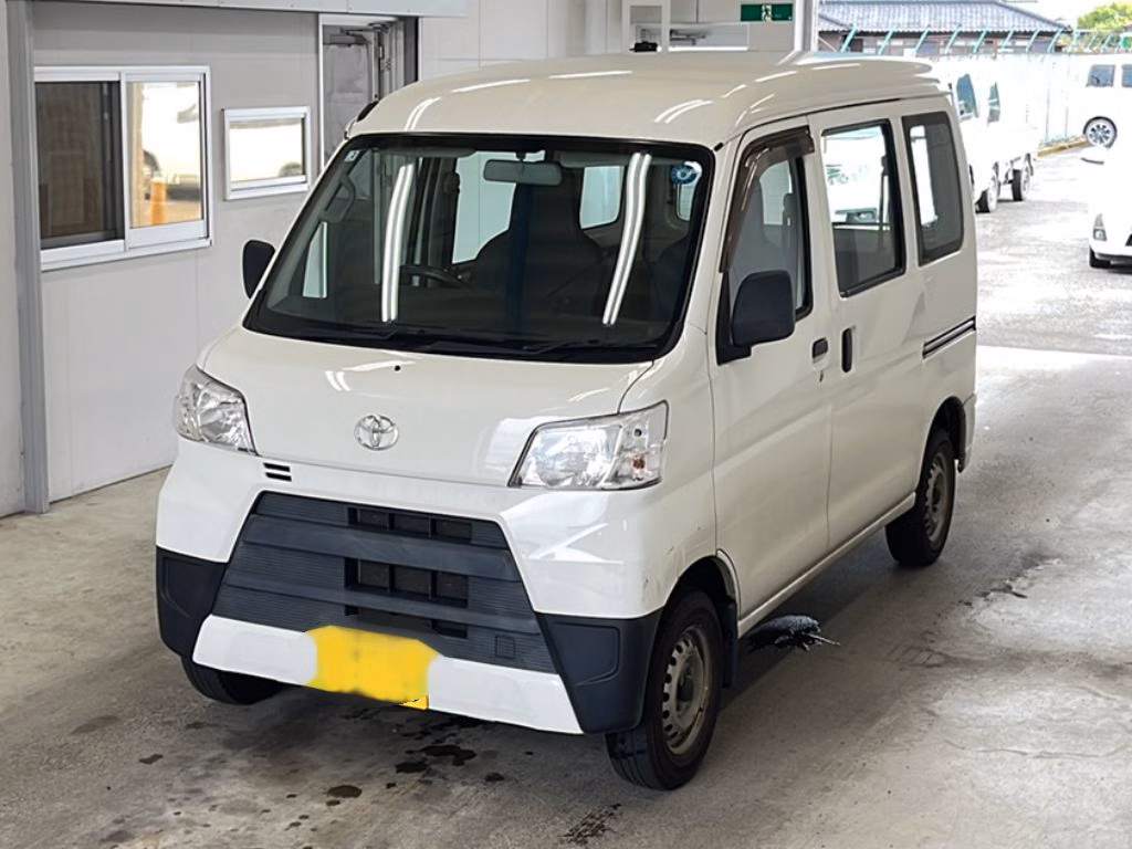 TOYOTA PIXIS VAN