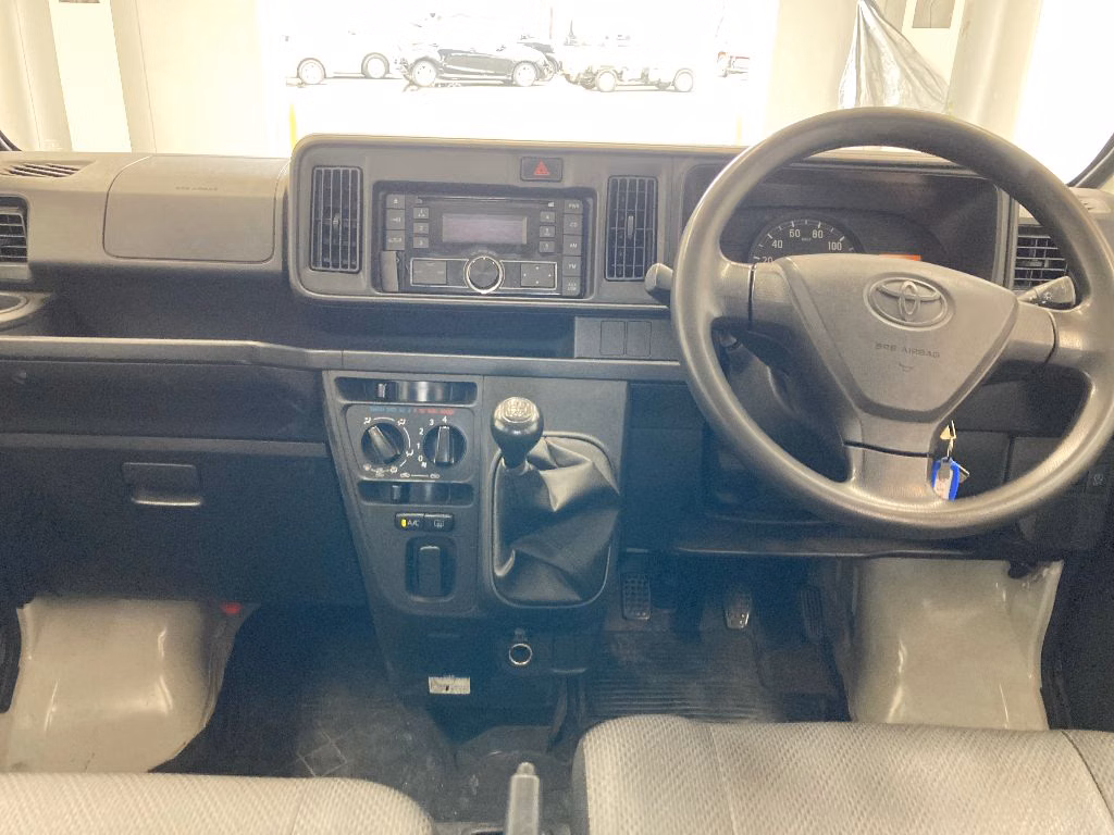 TOYOTA PIXIS VAN