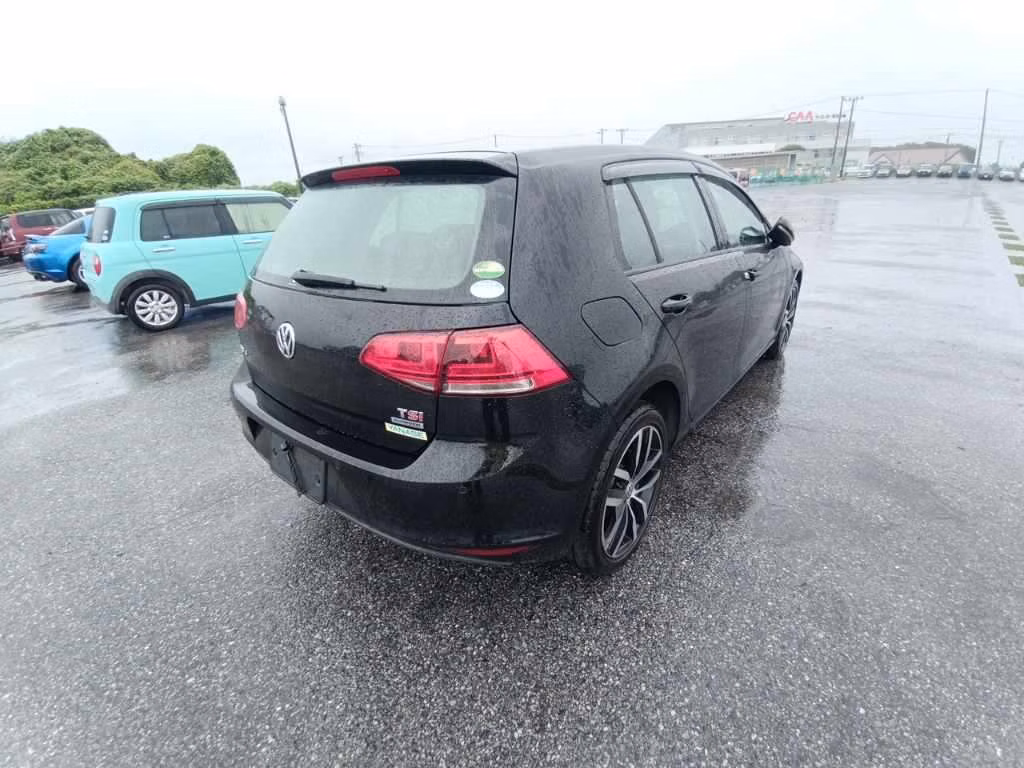 VOLKSWAGEN GOLF
