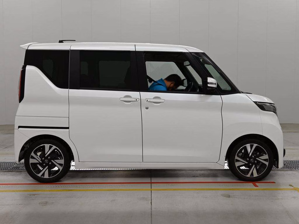 NISSAN ROOX