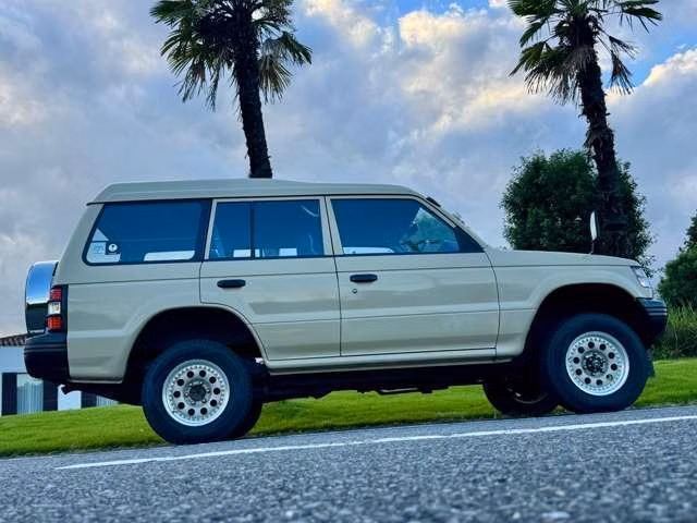 MITSUBISHI PAJERO