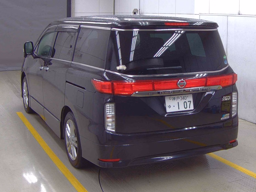 NISSAN ELGRAND