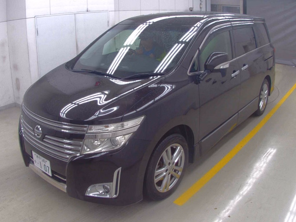 NISSAN ELGRAND