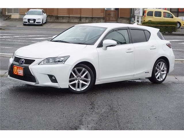 Lexus CT200h
