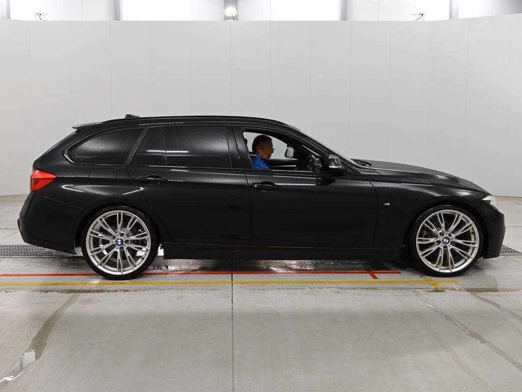 BMW 3-SERIES