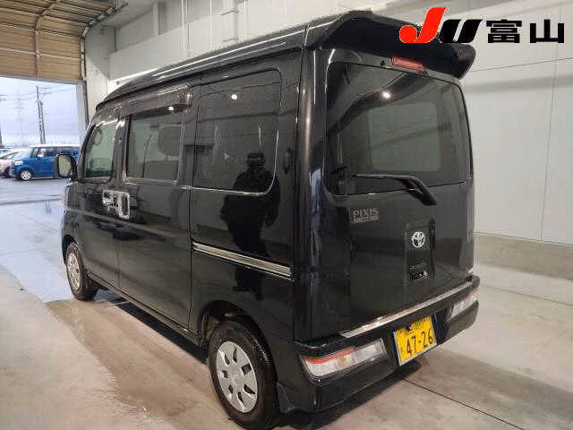 TOYOTA PIXIS VAN