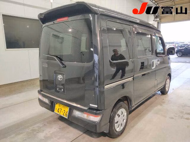TOYOTA PIXIS VAN