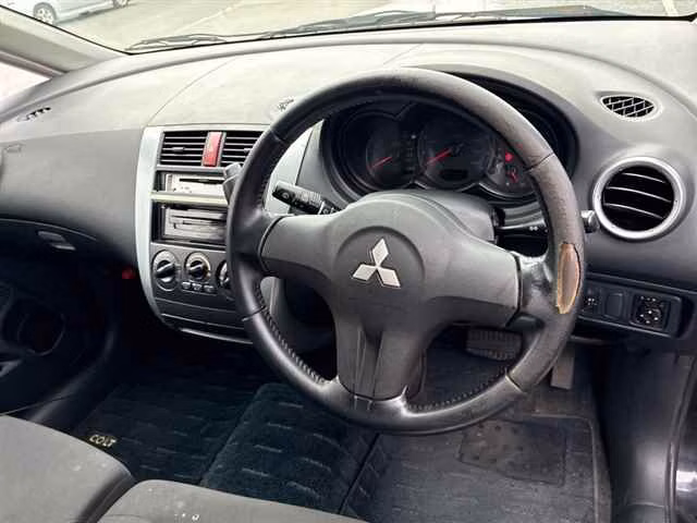MITSUBISHI COLT