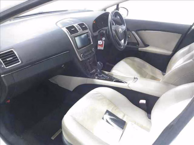 TOYOTA AVENSIS