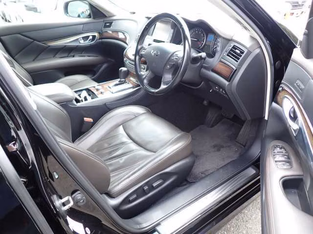 NISSAN FUGA