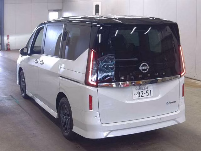 NISSAN SERENA