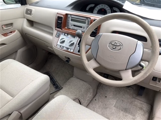 TOYOTA RAUM