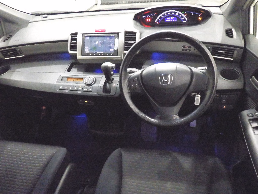 HONDA FREED SPIKE