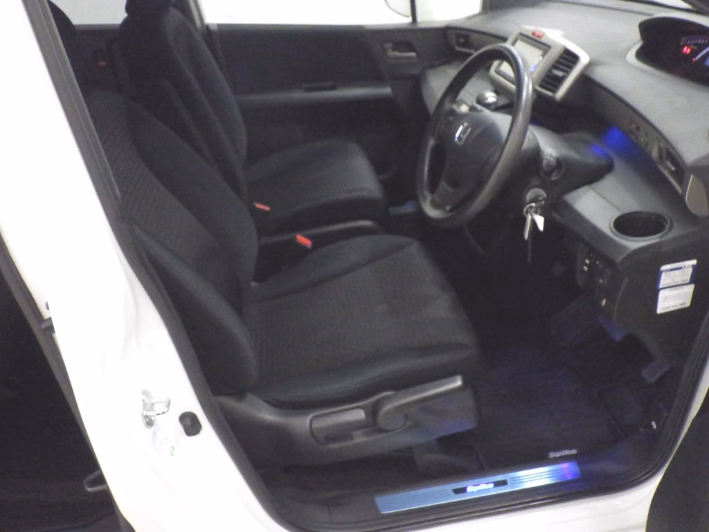 HONDA FREED SPIKE