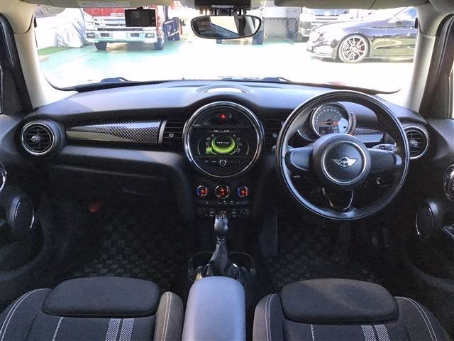 MINI HATCH