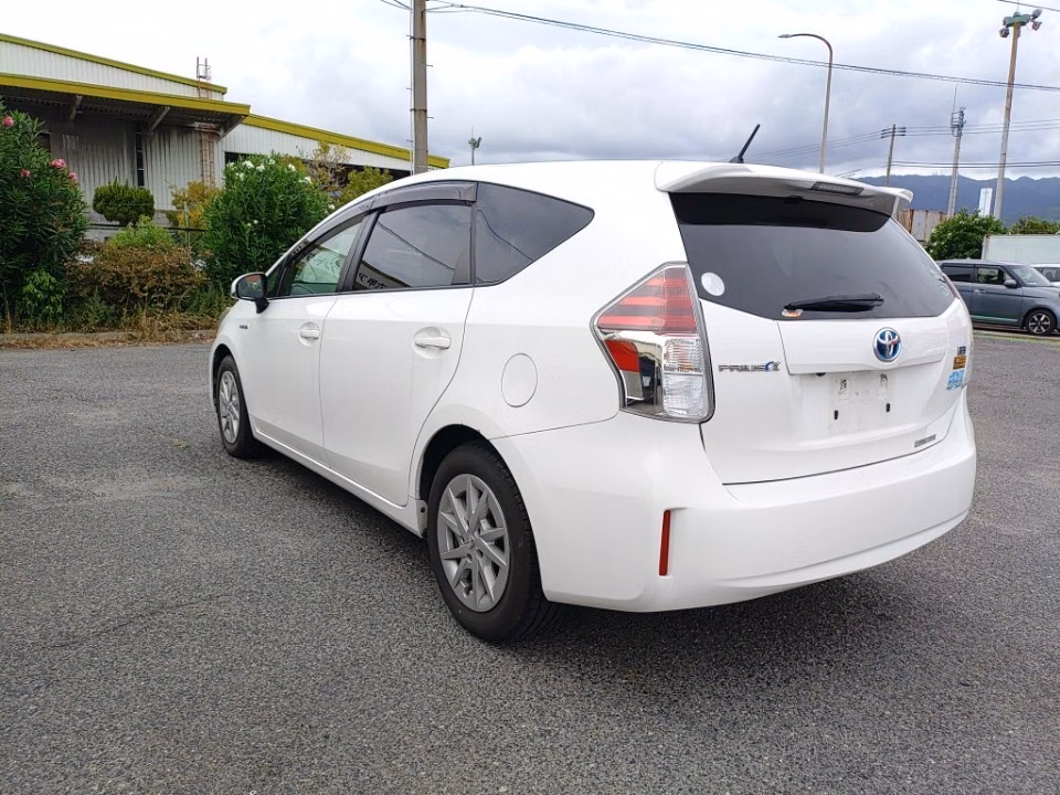 TOYOTA PRIUS ALPHA