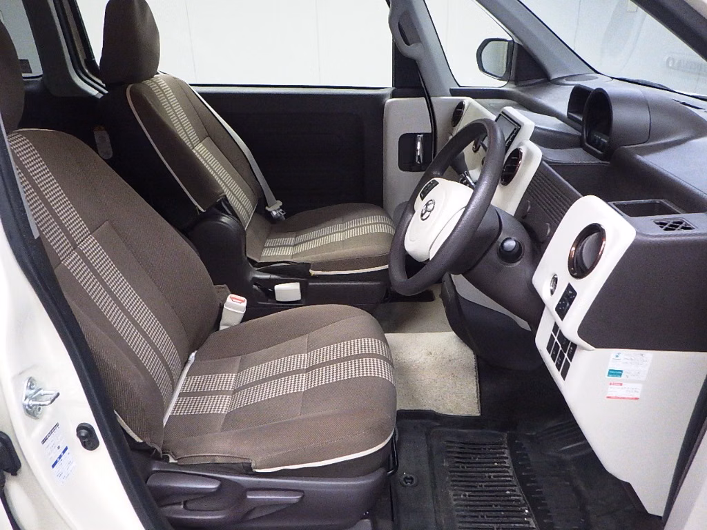 TOYOTA PORTE