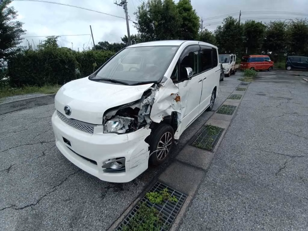 TOYOTA VOXY
