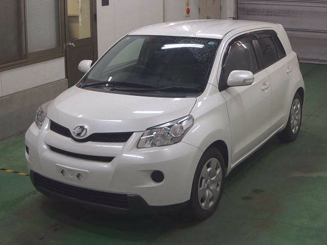 TOYOTA IST
