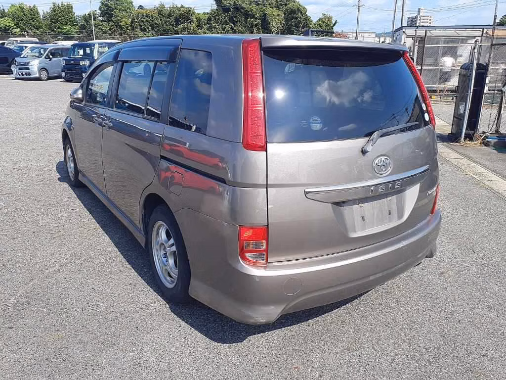 TOYOTA ISIS