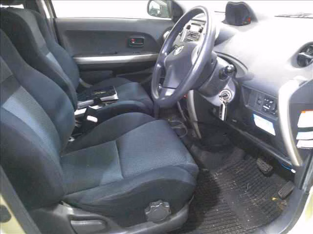 TOYOTA IST