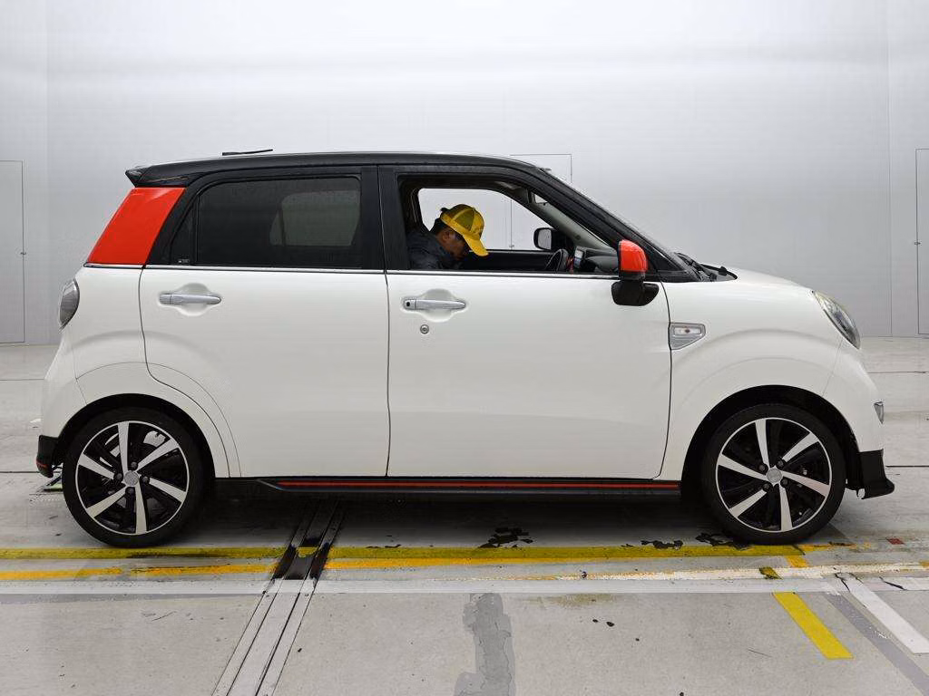 DAIHATSU CAST