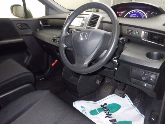 HONDA FREED SPIKE