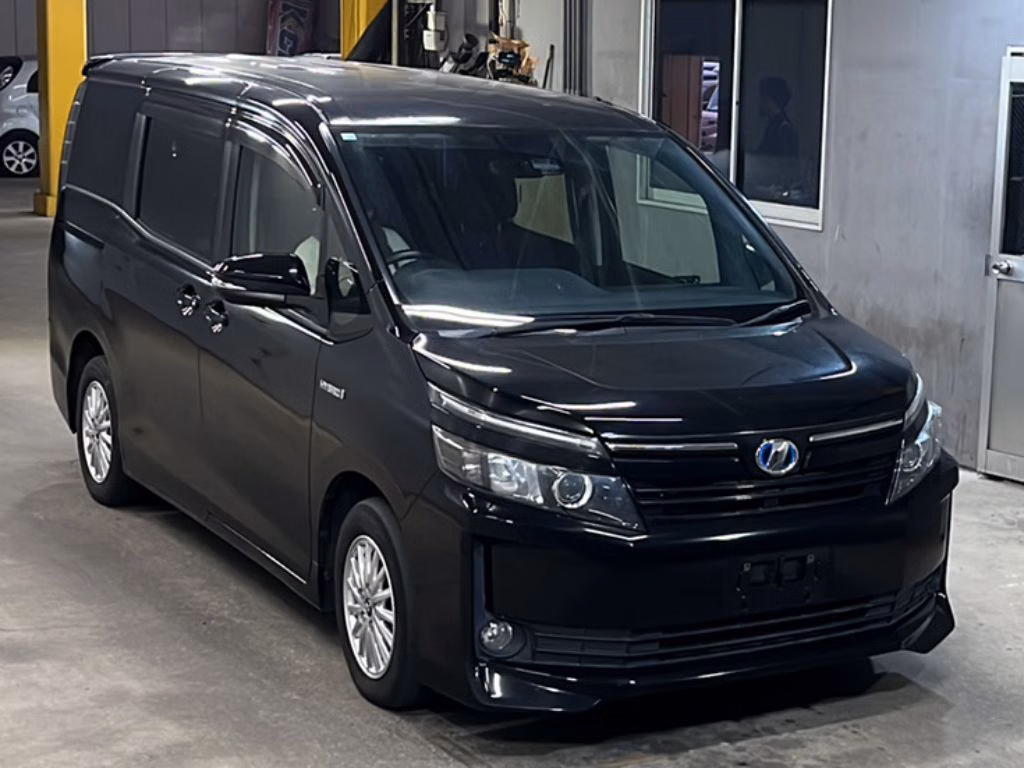 TOYOTA VOXY