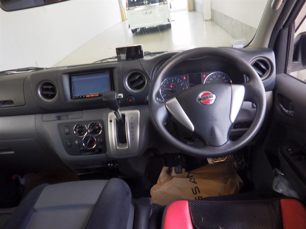 NISSAN NV350 CARAVAN