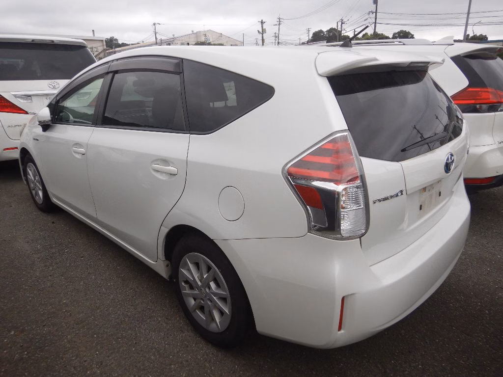 TOYOTA PRIUS ALPHA
