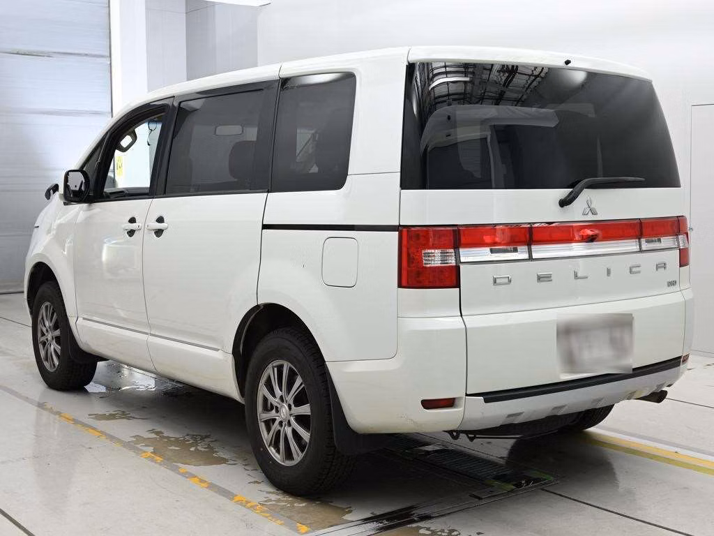MITSUBISHI DELICA D:5